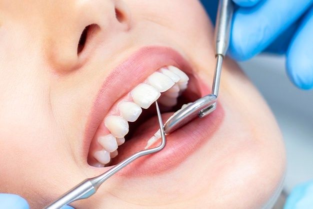 تصویر کلینیک دندانپزشکی مدرن در تهران با تجهیزات پیشرفته و محیط بهداشتی